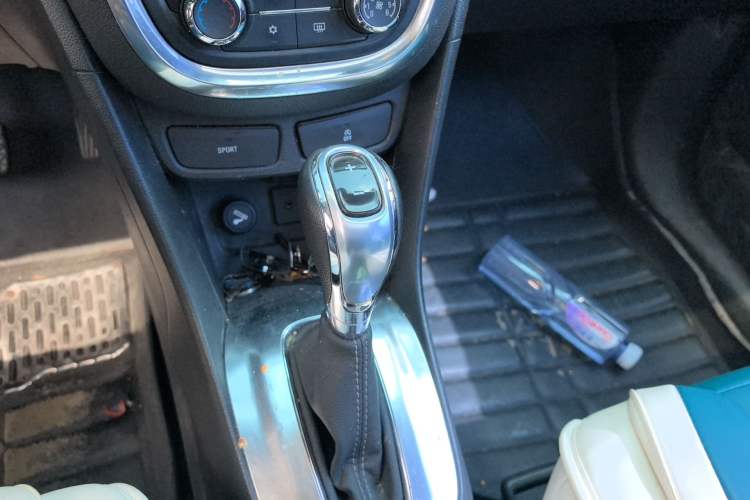 Used Buick Encore 2015 1.4T Automatic Two-Wheel Drive Urban Elite Version Gear Lever