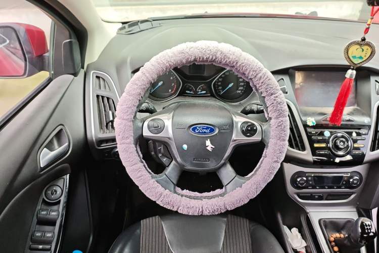 Used Ford Focus 2012 Sedan 1.6L Manual Fashion Edition Steering Wheel