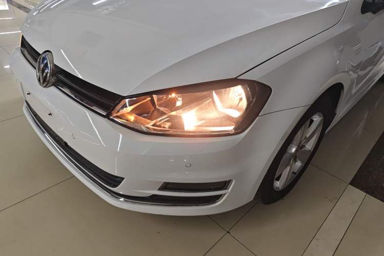 Used Volkswagen Golf 2017 1.6L Automatic Comfort Million-Vehicle Anniversary Edition