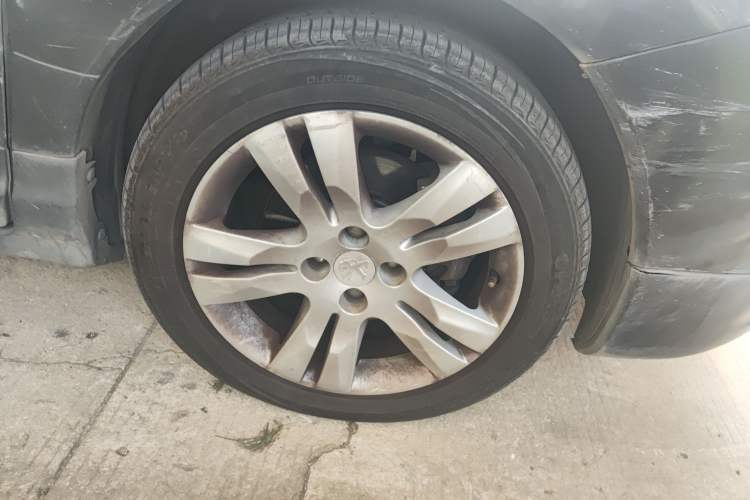 Used Peugeot 3008 2013 1.6THP Automatic Trend Edition Right Front Wheel Hub