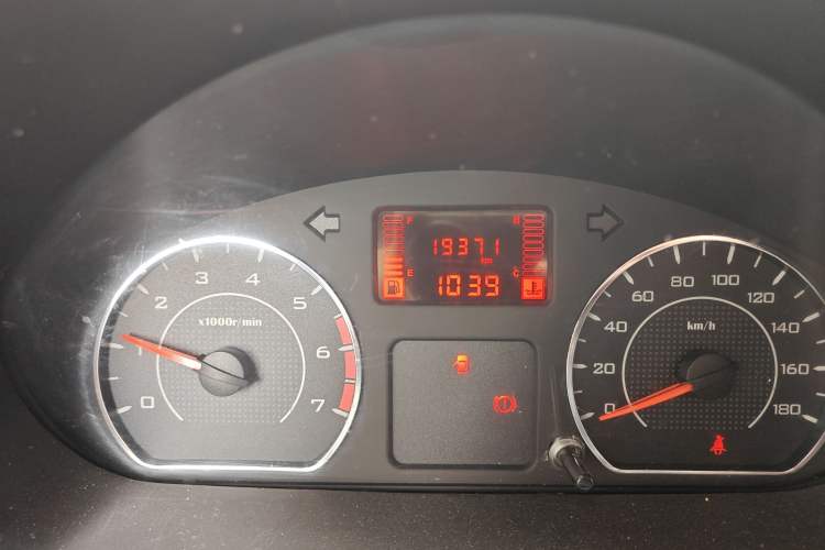 Used Wuling Hongguang V 2022 1.5L Jingqu Edition Enclosed-Window Vehicle with Electric Power Steering LAR