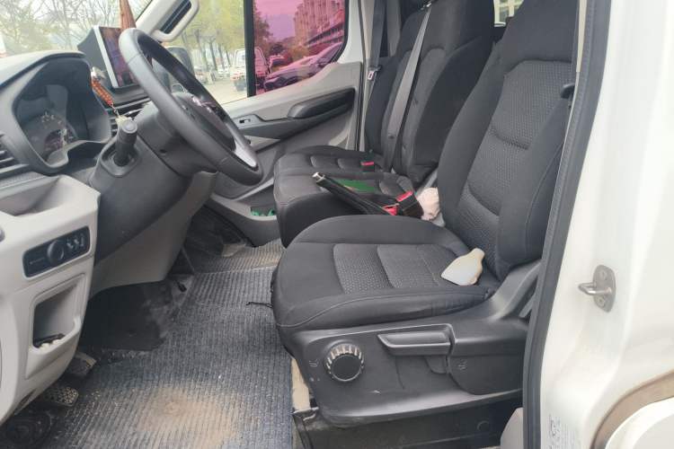 Used SAIC MAXUS Xintu V90 2020 2.0T Manual Yunjie Version Front-Wheel Drive with Single Rear Tire Short Wheelbase Mid-Height Design 6-Seater