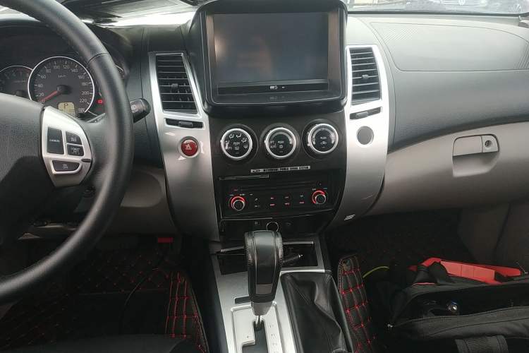 Used Mitsubishi Pajero Sport 2013 3.0L Automatic 4x4 Executive Edition
