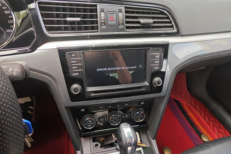 Used Volkswagen Lamando 2015 280TSI DSG Comfort Edition Audio And AC Panel