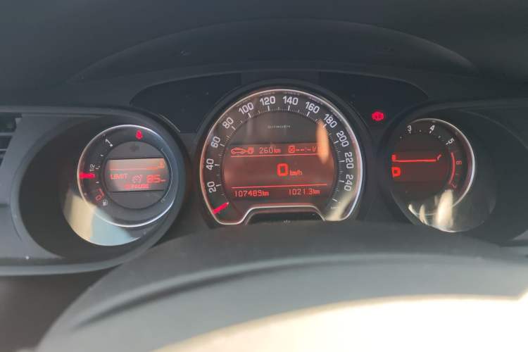 Used Citroen C5 2011 2.3L Automatic Zunyu Version Instrument Cluster