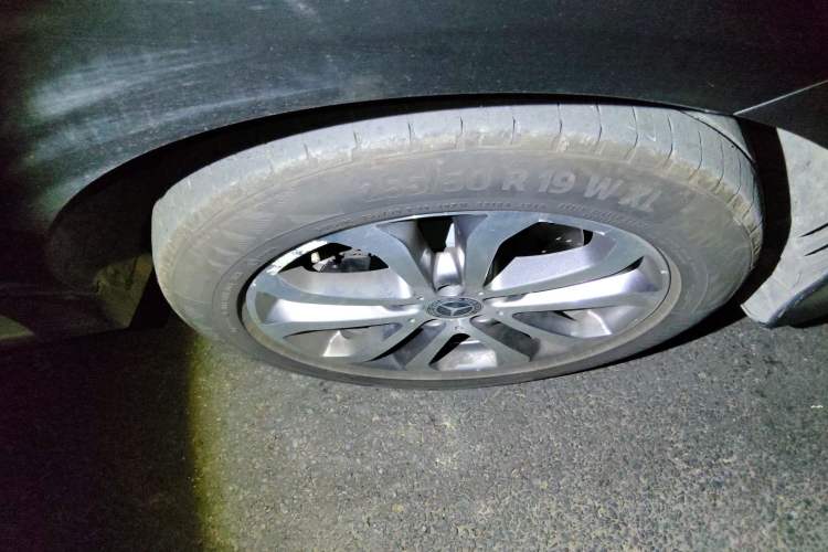 Used Mercedes-Benz GLE 2019 GLE 320 4MATIC Dynamic Edition Prestige Model Right Front Wheel Hub