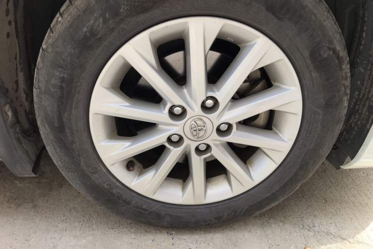 Used Toyota Camry 2015 2.0G Premier Edition Right Front Wheel Hub