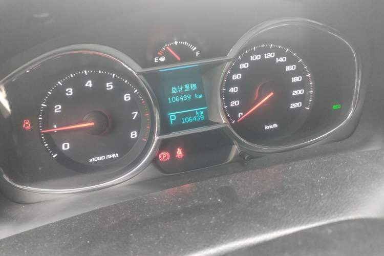 Used Chevrolet Captiva 2015 2.4L 4x4 Flagship Edition 7-Seater
