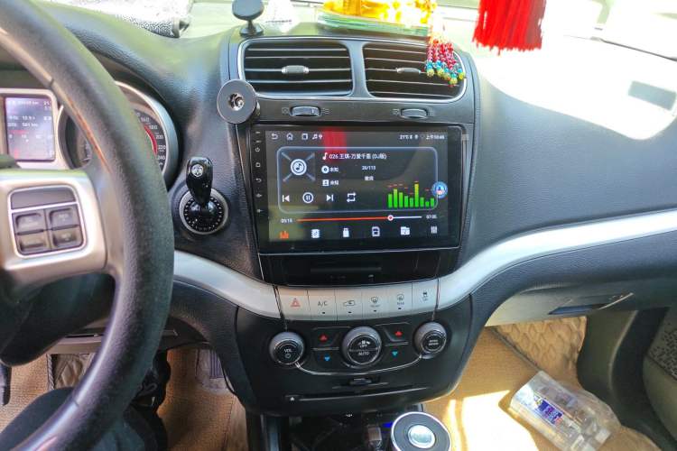 Used Dodge Journey 2013 2.4L Two-Wheel Drive Luxury Version Audio And AC Panel