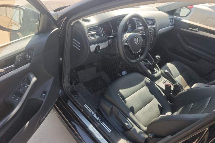 Used Volkswagen Sagitar 2015 1.6L Manual Comfort Model Driver Seat