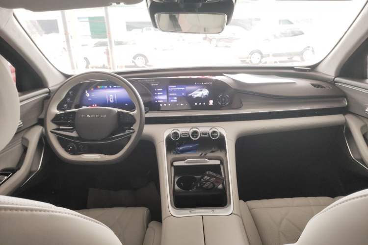 Used EXEED Stellar C-DM 2024 1.5T Long-Range Pro Center Console