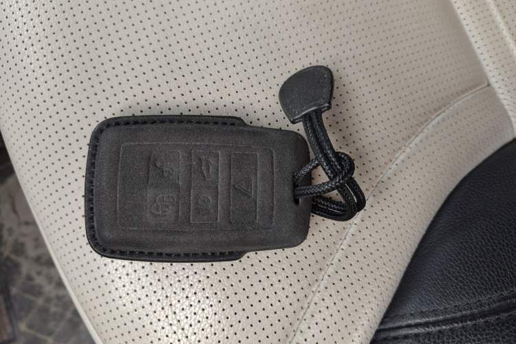 Used Land Rover Discovery 2021 360 PS R-Dynamic SE