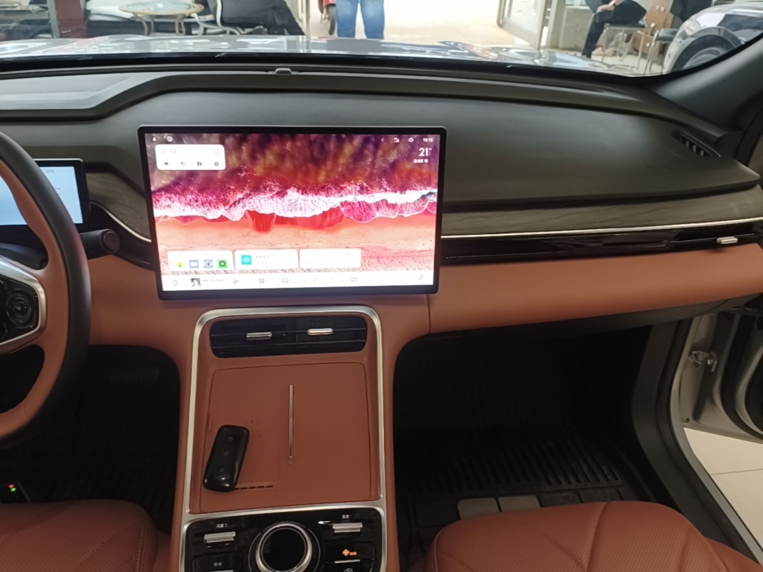 Geely Galaxy L6 2025 EM-i 140km Starship Edition — снимка 15