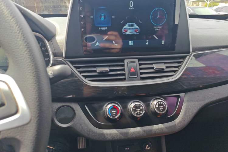 Used Baojun 310 2016 1.2L Manual Fashionable Edition Audio And AC Panel