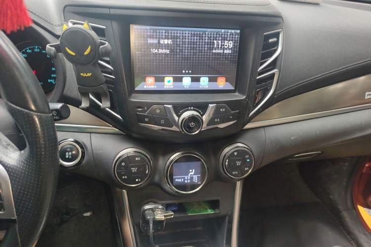 Used BYD Song New Energy 2017 Song DM 1.5TID All-Wheel Drive Prestige Model Audio And AC Panel