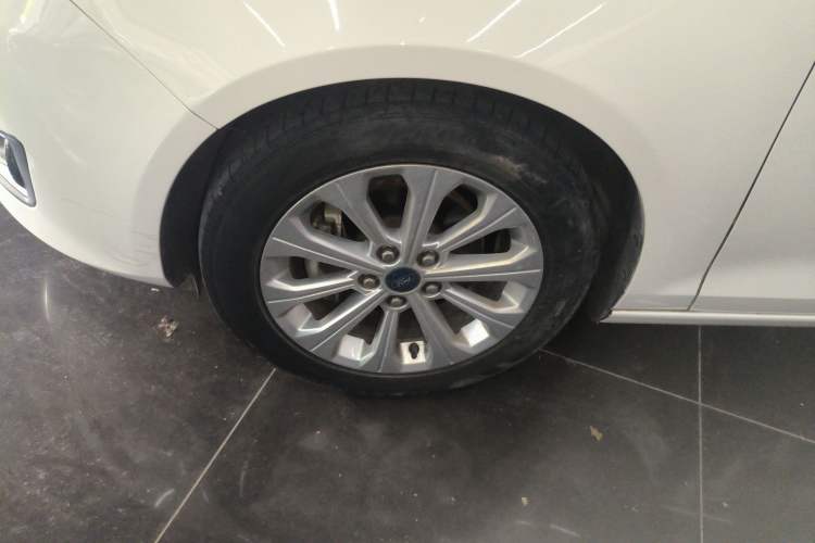 Used Ford Escort 2015 1.5L Automatic Fashion Model