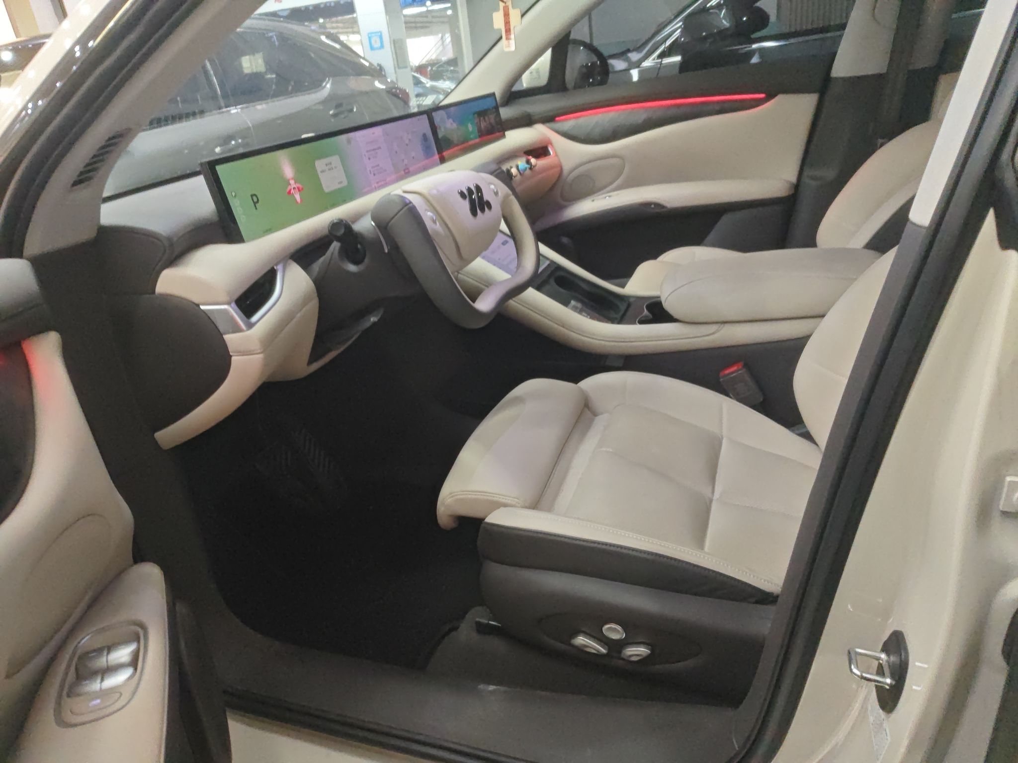 المقاعد الأمامية داخل السيارة