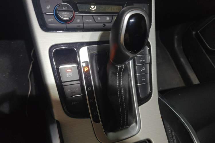 Used Geely Auto Emgrand X7 Sport 2018 1.8TD Automatic Two-Wheel Drive Smart Connect 4G Internet Edition