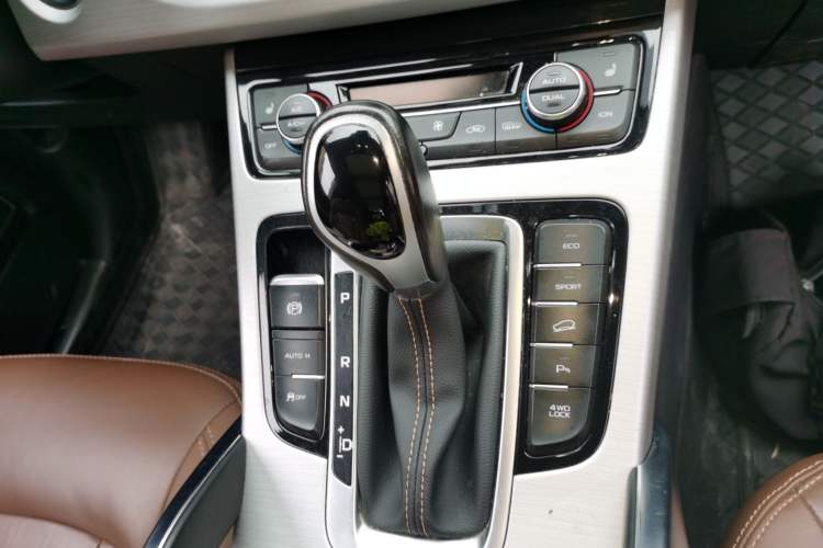 Used Geely Auto Emgrand X7 Sport 2016 1.8TD Automatic All-Wheel-Drive ZhiZun Edition Gear Lever