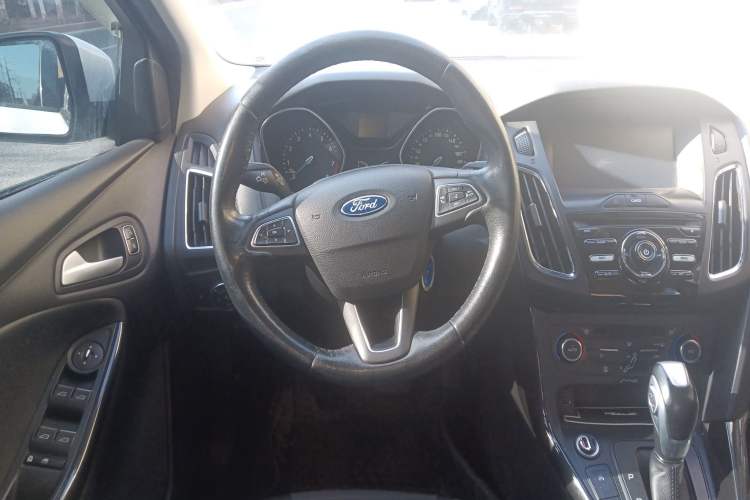 Used Ford Focus 2015 Hatchback EcoBoost 125 Automatic Supreme Style Edition
