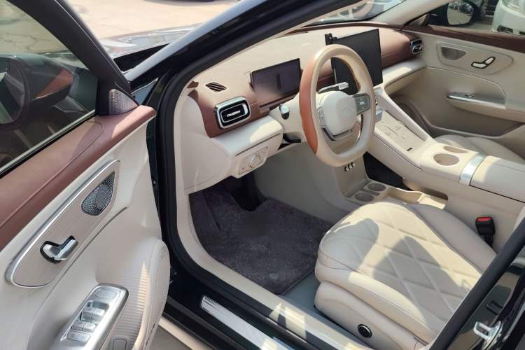 Used Chery Fulwin A9L 2025 Model, Four-Wheel Drive High-Energy Peak Edition Driver Seat