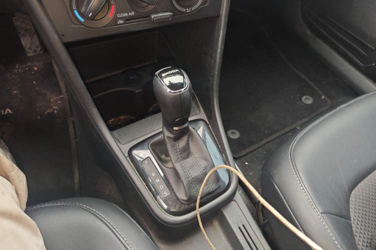 Used Skoda Rapid Spaceback 2016 Revised 1.6L Automatic Chuanxing Version Gear Lever