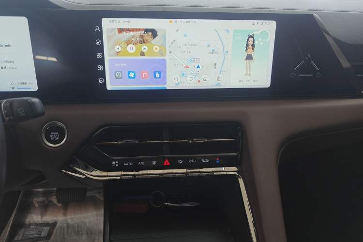 Used SOL X8 PLUS 2023 1.5 TGDI DCT Smart Edition 7-Seater
