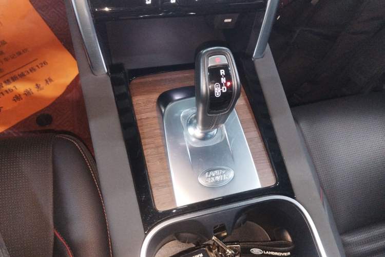 Used Land Rover Discovery Sport 2021 249 PS R-Dynamic S Performance Edition Gear Lever