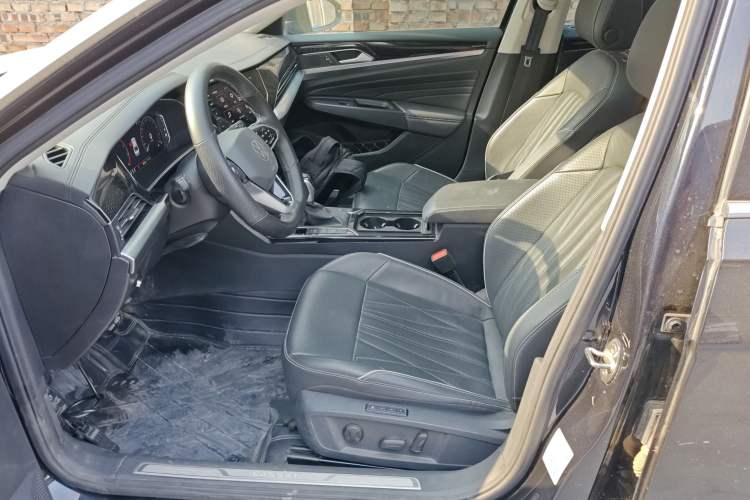 Used Volkswagen Passat 2023 Facelift 330TSI Luxury Edition
