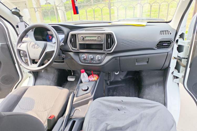 Used CHANGAN KAICHENG Ruixing EM80 2025 Passenger Version Comfort Model 7 Seats 300 km Side-Hinged Doors Center Console