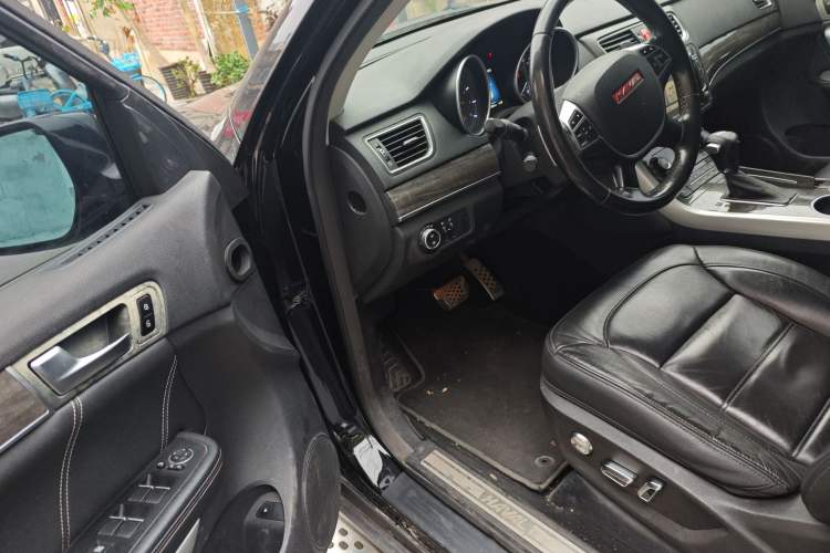 Used Haval H8 2015 2.0T Two-Wheel-Drive Standard Version Driver Seat