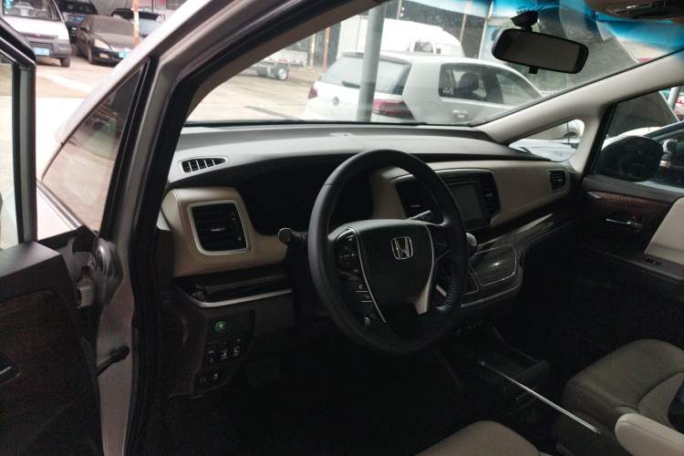 Used Honda Odyssey 2015 2.4L Luxury Edition Center Console