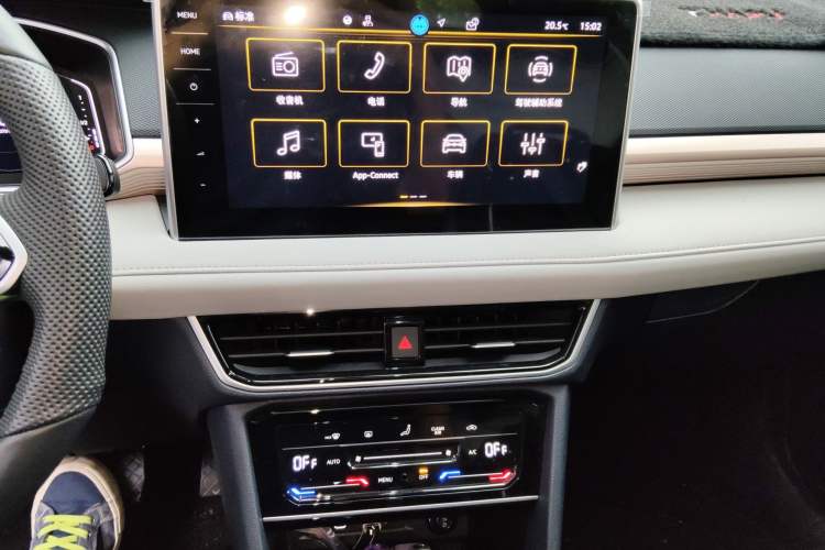 Used Volkswagen Tharu 2024 300TSI Two-Wheel-Drive Full Moon Edition Audio And AC Panel