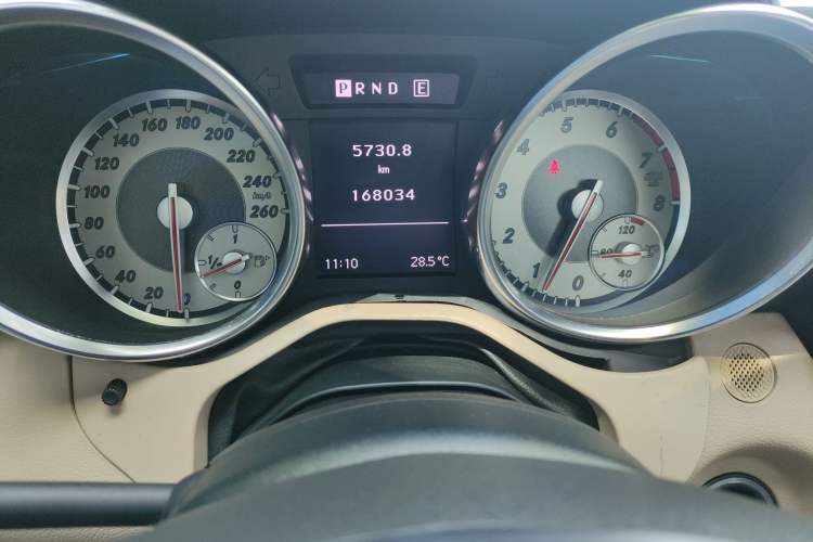 Used Mercedes-Benz SLK-Class 2011 SLK 200 Fashion Model Odometer Close Up