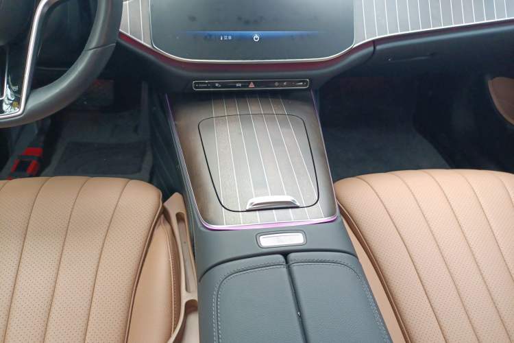 Used Mercedes-Benz E-Class 2024 Refresh E 300 L Stylish Edition
