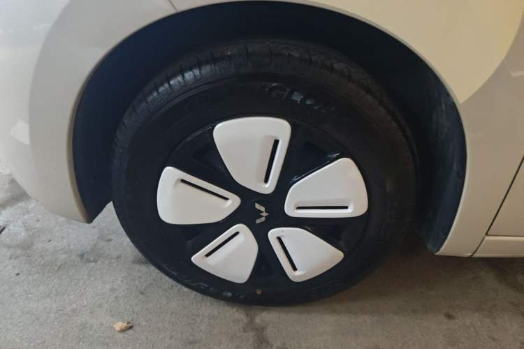 Used Wuling Hongguang MINIEV 2025 Four-Door Version Advanced Edition Left Front Wheel Hub