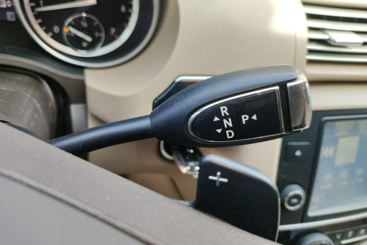 Used Mercedes-Benz R-Class 2017 R 320 4MATIC Business Edition Prestige Model Gear Lever