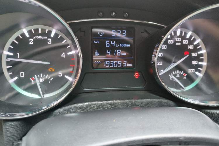 Used JAC Group T6 2015 2.8T Diesel Flagship Long-Wheelbase HFC4DA1-2C