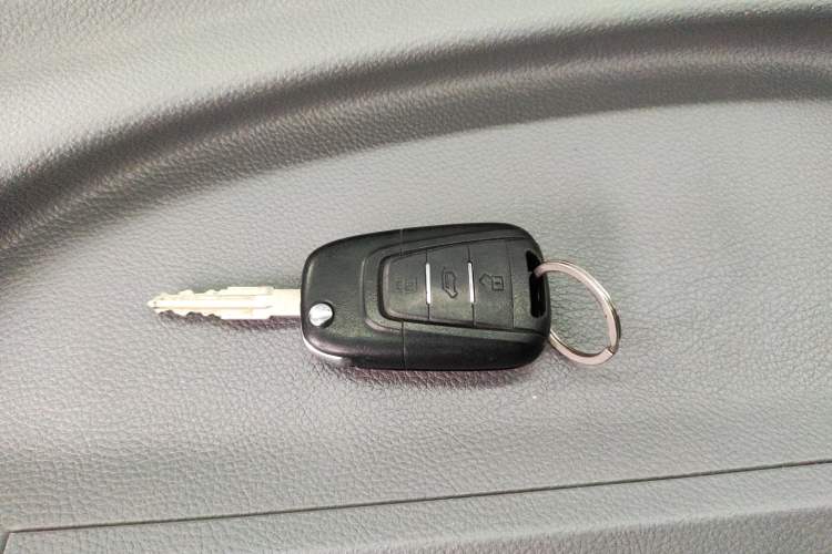 Used SAIC MAXUS Xintu V80 2021 2.0T Manual Classic Aoyuntong Short Wheelbase Mid-Roof 5/6-Seater Vehicle Key