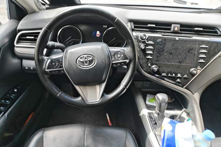 Used Toyota Camry 2019 Dual-Engine 2.5HQ Flagship Edition China VI Standard Steering Wheel
