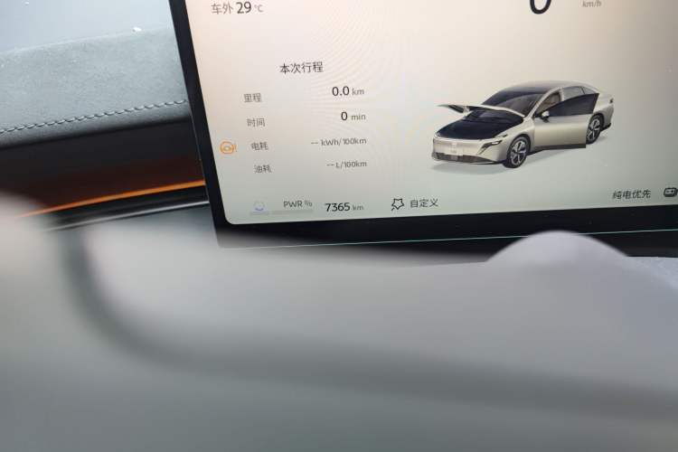 Used Nissan N6 2026 Model 180 Max Odometer Close Up