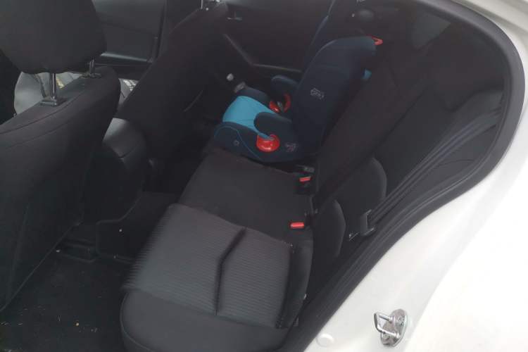 Used Mazda 3 Axela 2016 Sedan 1.5L Manual Comfort Model
