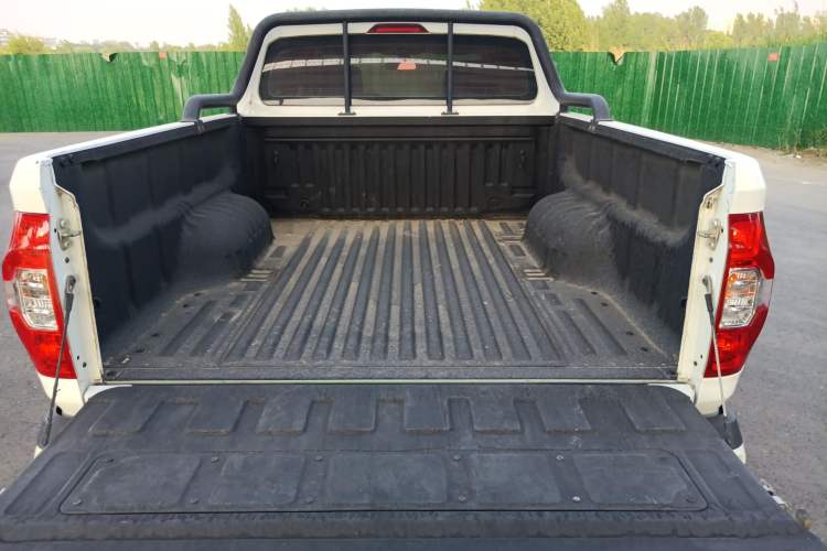 Used SAIC MAXUS T70 2020 2.0T Diesel Automatic 4x4 Commemorative Edition with Long Bed and High Ground Clearance
