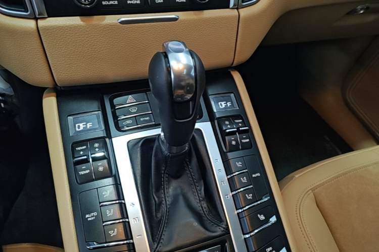 Used Porsche Macan 2017 Macan 2.0T Gear Lever
