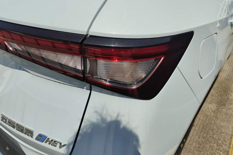 Used Wuling Asta 2022 2.0L DHT Electric-Speed Version
