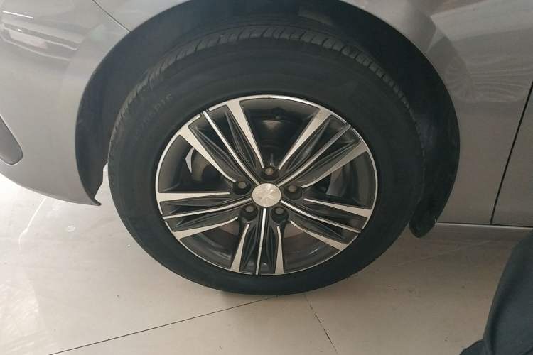 Used Peugeot 308 2018 1.6L Manual Fashion Edition Left Front Wheel Hub