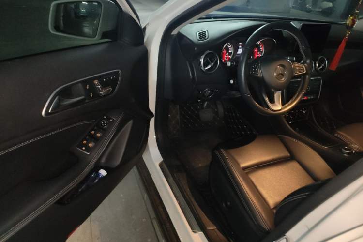 Used Mercedes-Benz GLA 2018 GLA 200 Sport Edition Interior 3