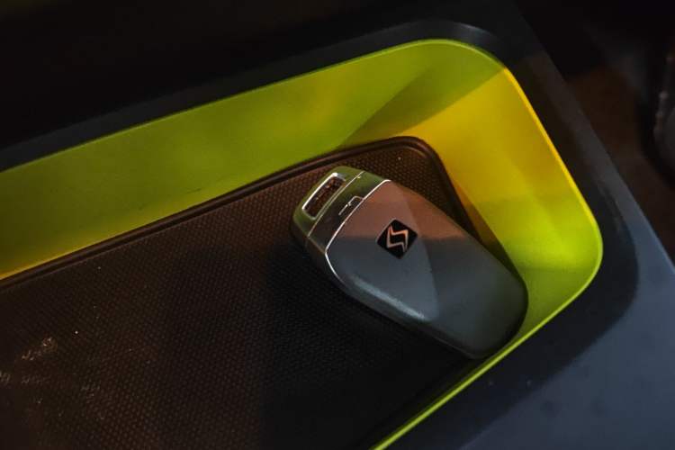 Used SOL E10X 2021 302 km Range Fashion Edition 31.4 kWh