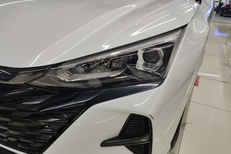 Used Dongfeng Aeolus Yixuan 2023 Mach Edition 1.5L Automatic Chasing Wind Version Left Front Headlight