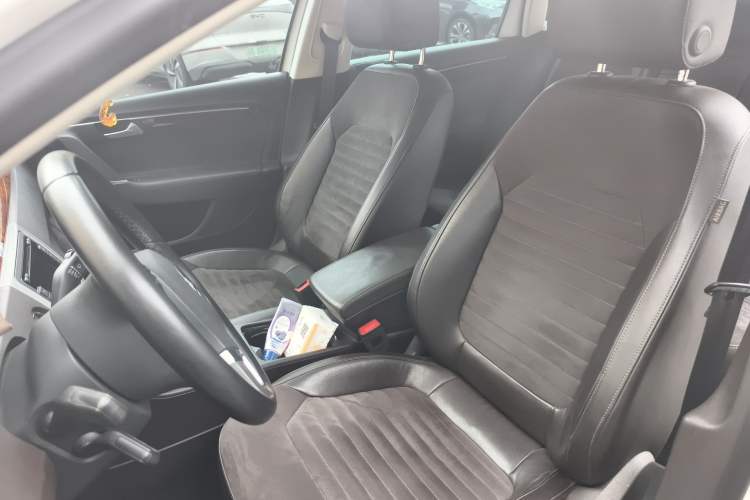 Used Volkswagen Magotan 2012 Travel Edition 2.0 TSI Comfort Version Left Front Seat